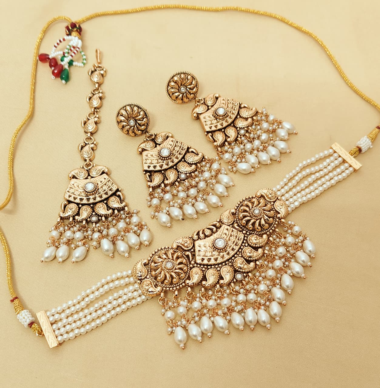 Matt Polish Necklase With Earrings And Tika